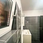 Aurelia - Jacuzzi Garden House