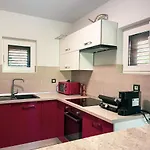 Aurelia - Jacuzzi Garden House Σπίτι διακοπών *