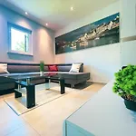 Aurelia - Jacuzzi Garden House