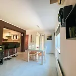 Aurelia - Jacuzzi Garden House *
