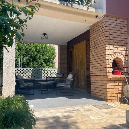 Dom wakacyjny Aurelia - Jacuzzi Garden House *