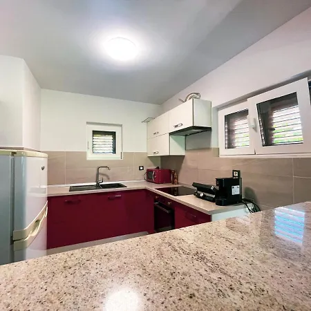 Ferienhaus Jacuzzi Garden *