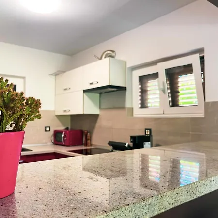 Aurelia - Jacuzzi Garden House Banjole