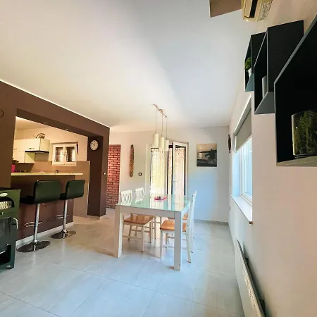 Aurelia - Jacuzzi Garden House *