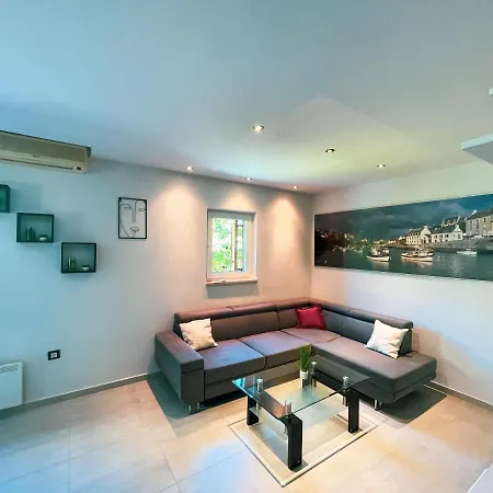 Aurelia - Jacuzzi Garden House *