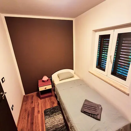 Jacuzzi Garden Ferienhaus