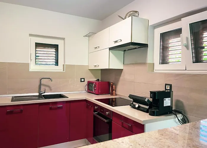 Aurelia - Jacuzzi Garden House Feriehus *