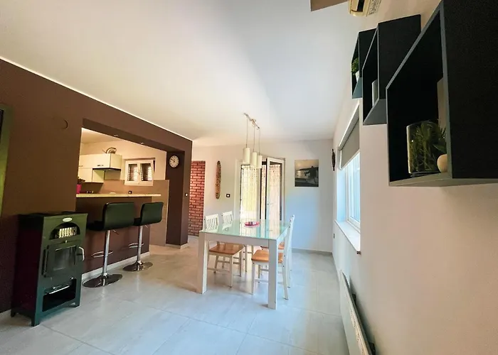 Aurelia - Jacuzzi Garden House *