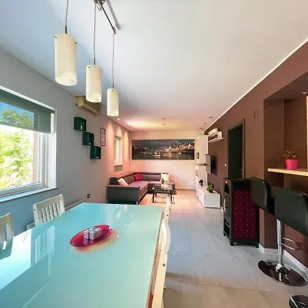 Jacuzzi Garden * Банджоле