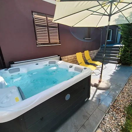 Jacuzzi Garden * Банджоле